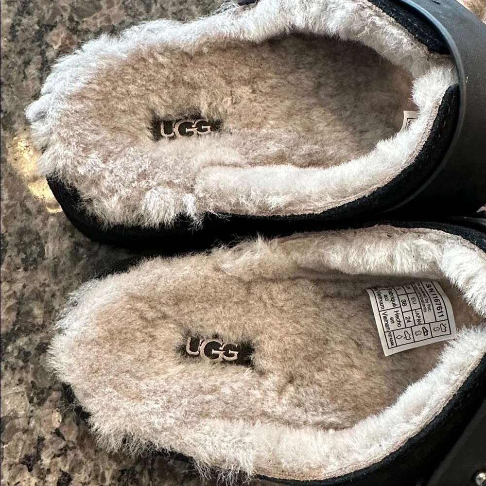 New UGG Women’s Greenport Cozy Black Slide Sandals, Size 7 - Picture 2 of 6